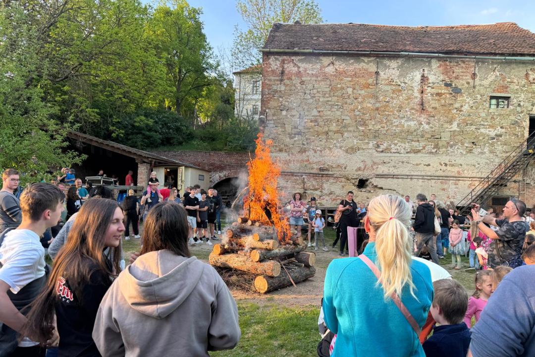 Pálení čarodějnic na pivovaru  